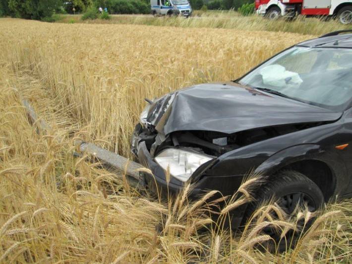 Wypadek samochodu osobowego w Łaniętach (ZDJĘCIA)