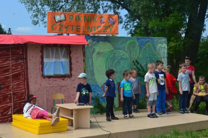 PIKNIK CZYTELNICZY (ZDJĘCIA)