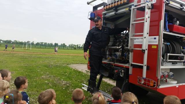 Spotkanie uczniów ze strażakami z Państwowej Straży Pożarnej w Przasnyszu (ZDJĘCIA)