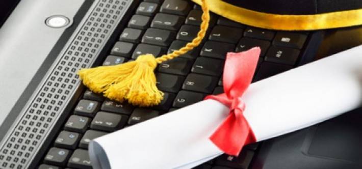 Powalcz o bezpłatne miejsca w Polsko-Japońskiej Akademii Technik Komputerowych