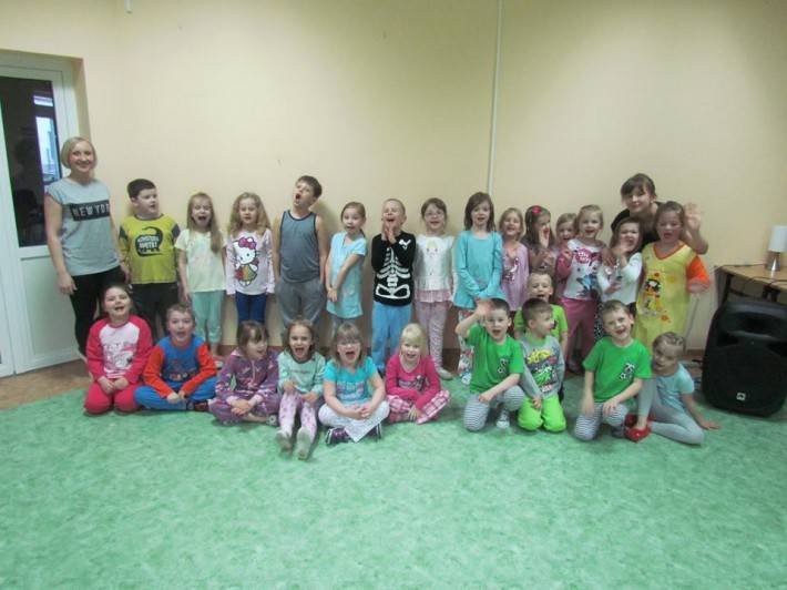Wioska Smerfów nocą - Przedszkole przyjazne dzieciom (ZDJĘCIA)