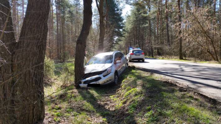 Kierujący mercedesem spowodował kolizję drogową