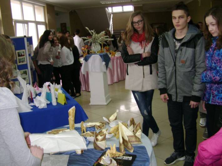 Gimnazjaliści z Czernic zwiedzali przasnyskie szkoły w ramach TYGODNIA ZAWODOWCA  