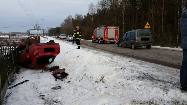 Zderzenie samochodów w Kuskowie (ZDJĘCIA)