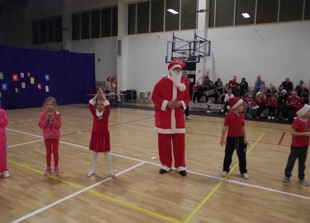 Mikołajkowy Turniej Sportowy pierwszaków