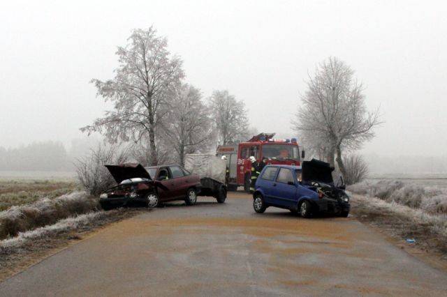 Wypadek drogowy, dwie osoby ranne. Policja apeluje o ostrożność na drodze