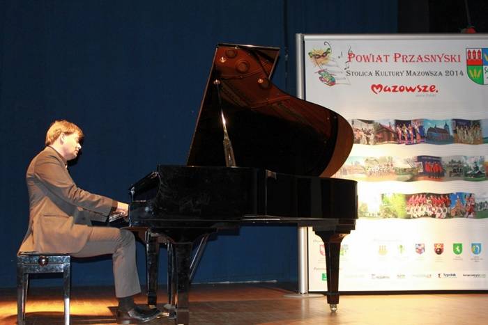 KONCERT FORTEPIANOWY HUBERTA RUTKOWSKIEGO – RELACJA