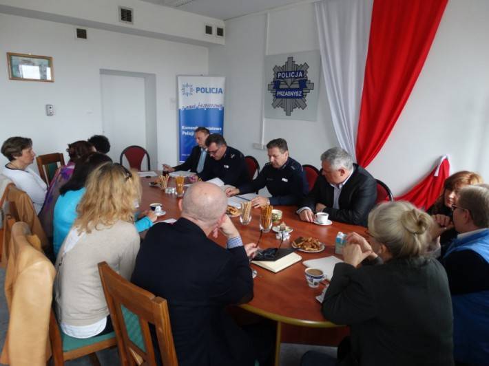 Spotkanie policjantów z nauczycielami i pedagogami przasnyskich szkół
