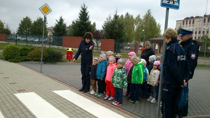Spotkanie Skrzatów z funkcjonariuszami policji