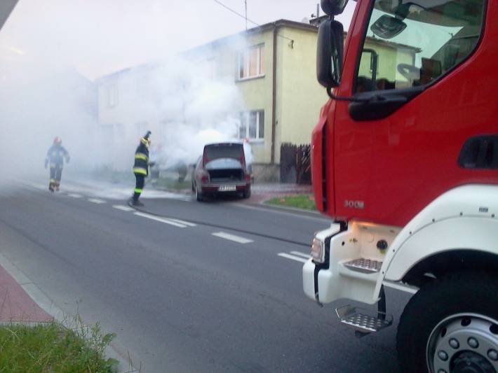 Pożar samochodu na ul. Piłsudskiego (zdjęcia)
