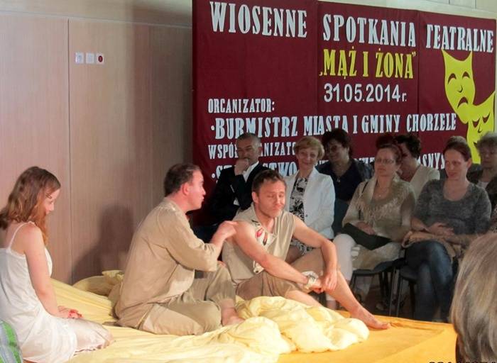 SPEKTAKL „MĄŻ I ŻONA” W CHORZELACH