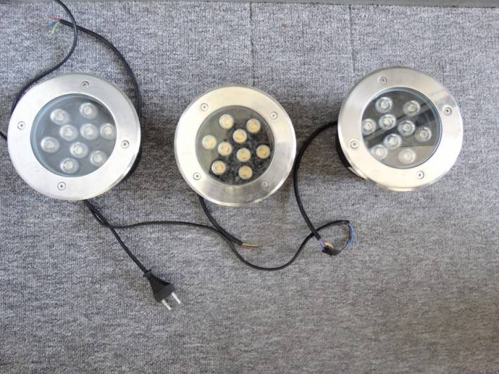 Ukradli lampy ledowe z placu zabaw