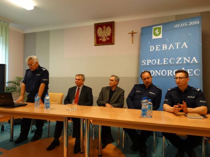 Debata o bezpieczeństwie w Jednorożcu