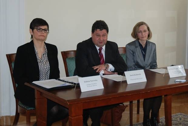 Pomoc dla seniorów: usprawnienia w opiece na Mazowszu
