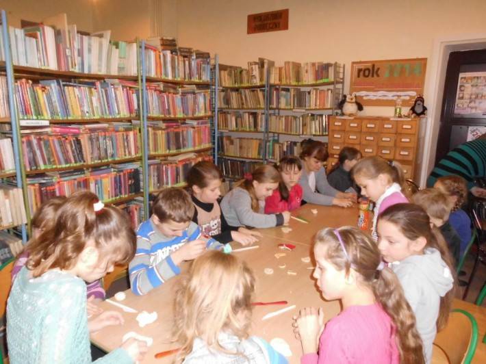 Warsztaty plastyczne w Filii nr 2