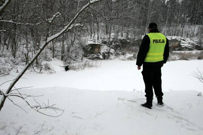 Uwaga na trudne warunki drogowe i niebezpieczne dzikie lodowiska