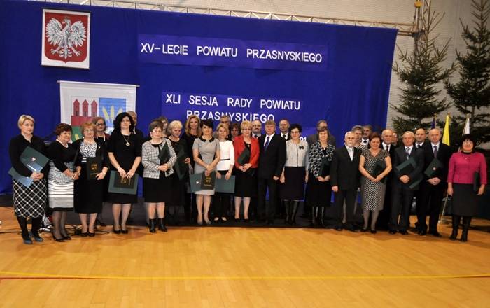 Wyróżnienia i podziękowania dla radnych powiatowych, pracowników  Starostwa i jednostek organizacyjnych