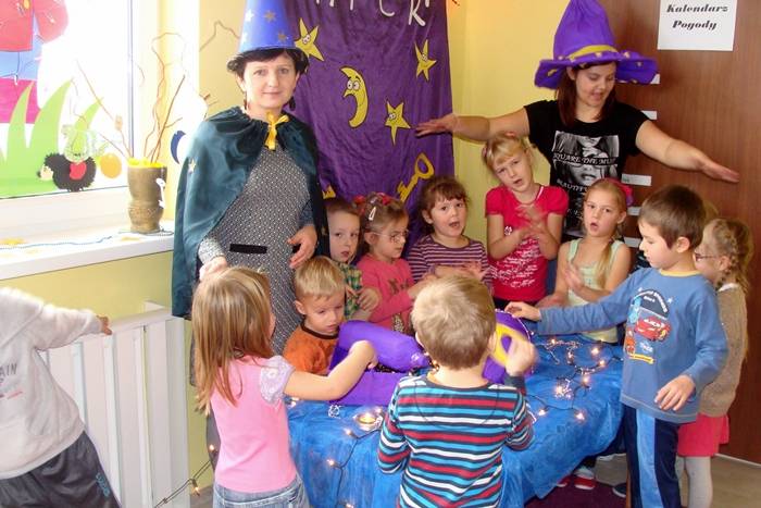 Andrzejkowe czary w Bajkowym Przedszkolu (ZDJĘCIA)