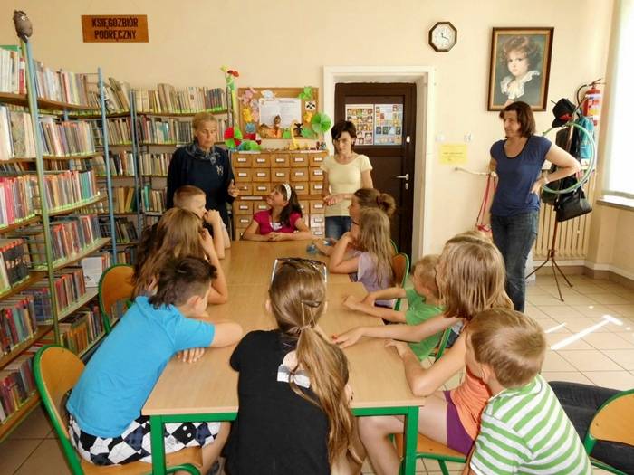 Zajęcia logopedyczne i z biblioterapii w filii dla dzieci 