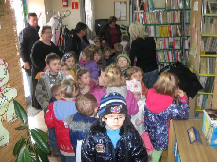 Pierwsza wizyta krzynowłoskich przedszkolaków w Gminnej Bibliotece Publicznej 