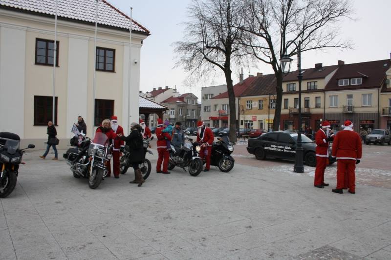 Mikołaje na motocyklach w Przasnyszu