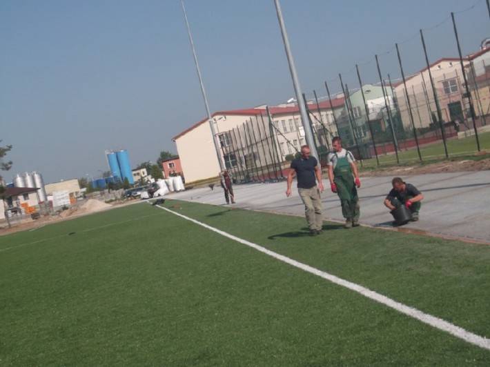 Ukończona budowa stadionu w Baranowie  (Zdjęcia)
