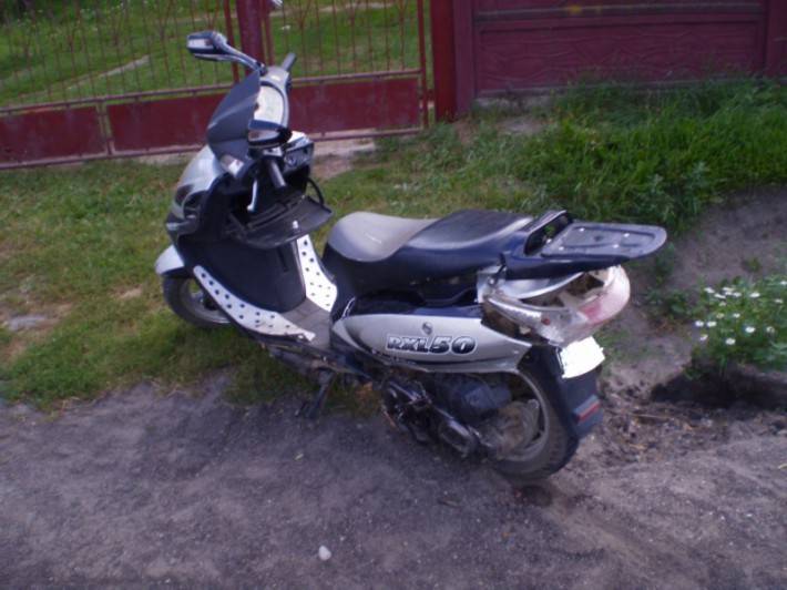 Wypadek Opla Astry z motorowerem w Dobrzankowie