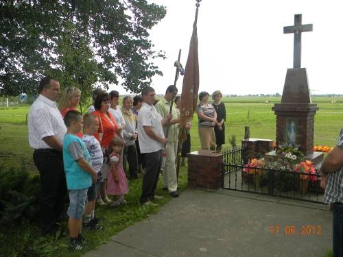 Poświęcenie pól i piknik rodzinny w Bartnikach (Zdjęcia)