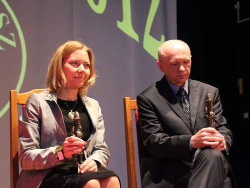 Przaśnik wręczony Beacie Rzewnickiej i Radosławowi Waleszczakowi