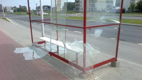 Zdemolował przystanek autobusowy w Ciechanowie