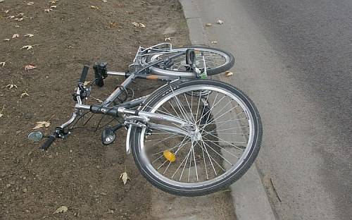 8-letnie dziecko pod kołami samochodu