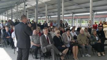 Konferencja  okolicznościowa na targowisku miejskim (Zdjęcia)