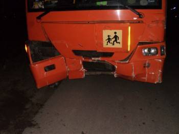 Nie ustąpiła pierwszeństwa przejazdu i zderzyła się z autobusem (Zdjęcia z wypadku)