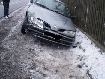 Dobrzankowo. Renault Megane w rowie 