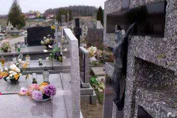 Msza święta na cmentarzu komunalnym w Karwaczu