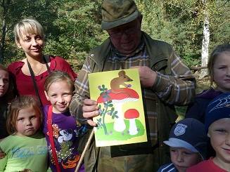 Sprzątali las, uczyli się szanować przyrodę (Zdjęcia)