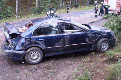 BMW dachowało, kierował z trzema promilami! (zdjęcia)
