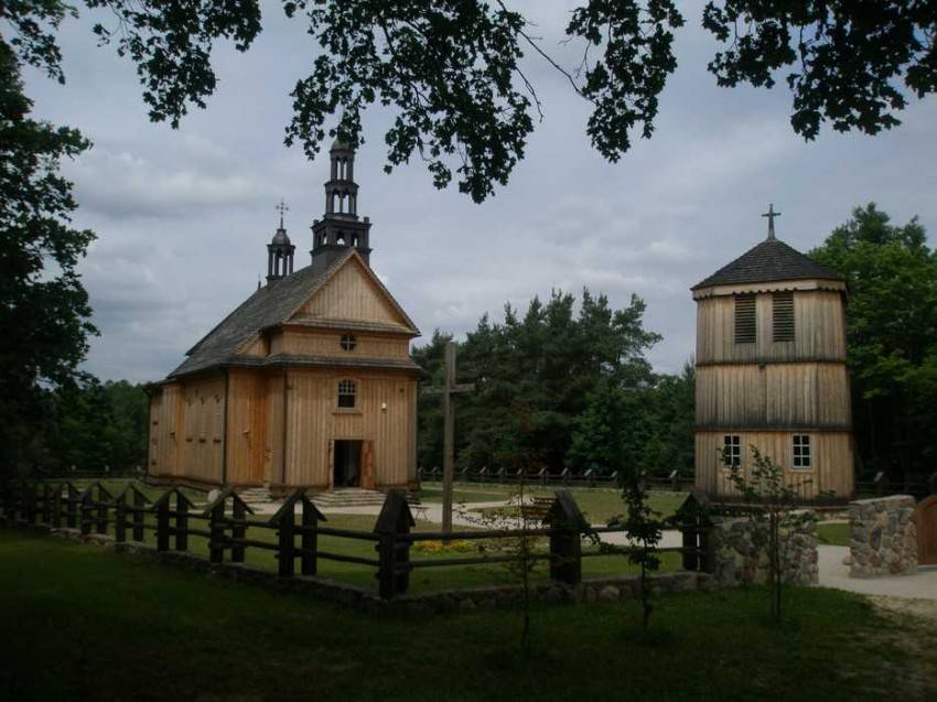 Co kryje się za murem swojskiego ogrodu?