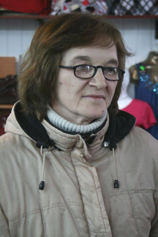 Bryła lodu spadła na kobietę. Mogło skończyć się tragicznie