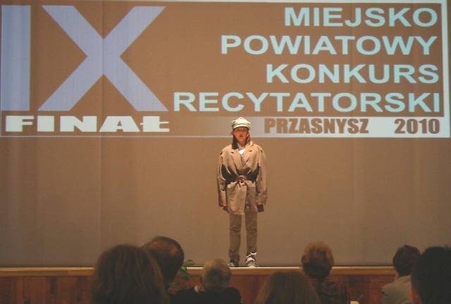 Recytując przed kolegami i koleżankami