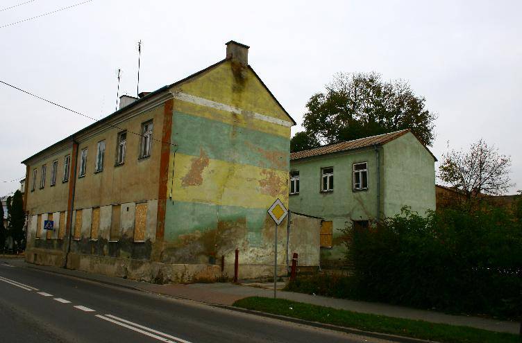 Bezdomny spłonął przy starej kamienicy