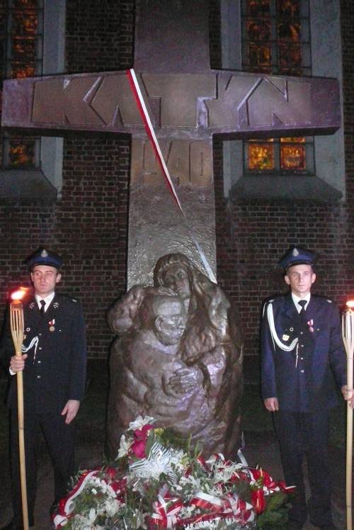 Uroczyście odsłonięto Krzyż Katyński