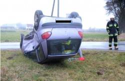 Matiz dachował w Klewkach