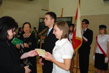 Uroczyście zakończono rok szkolny 2009/2010 (galeria zdjęć)