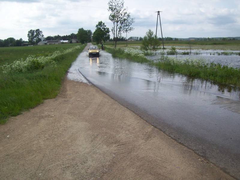 Skrzynka skarg: Zalana droga gminna (zdjęcia)