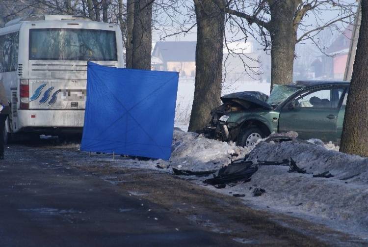 Wypadek w Dylewie. 19-latka nie żyje!