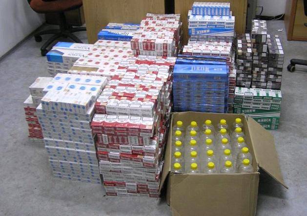 Miał nielegalnie 3720 paczek papierosów i 25 litrów alkoholu