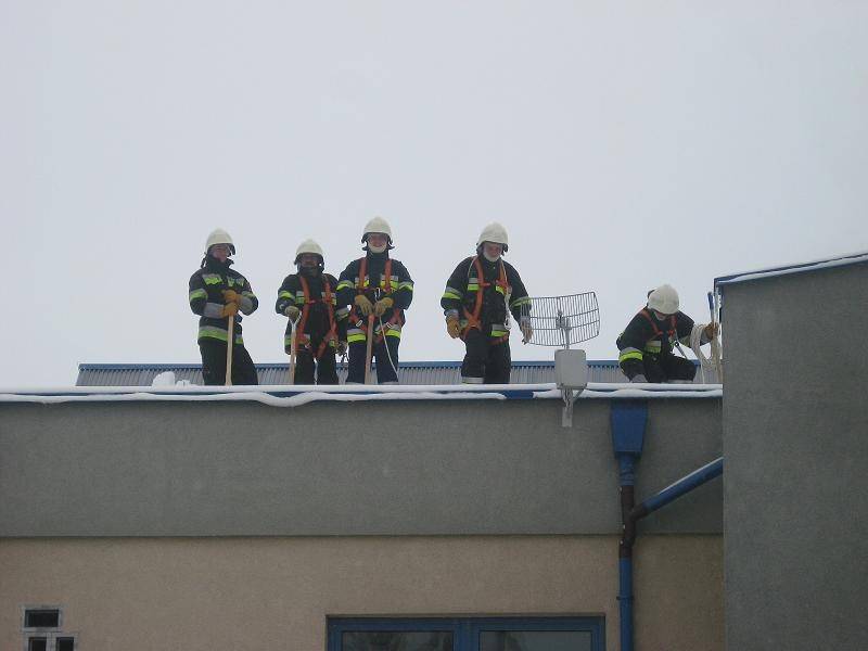 Hałdy śniegu na dachach