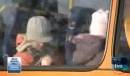 Opiekunka nie dopatrzyła, dziecko siedziało w gimbusie godzinami (wideo)