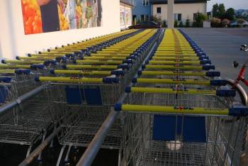 Markety zarabiają krocie na foliówkach